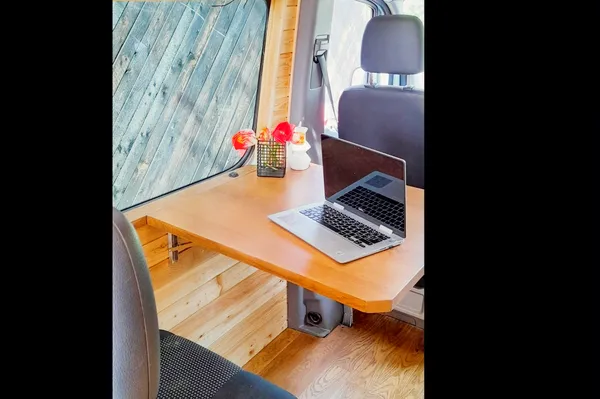 L&P Camper Van