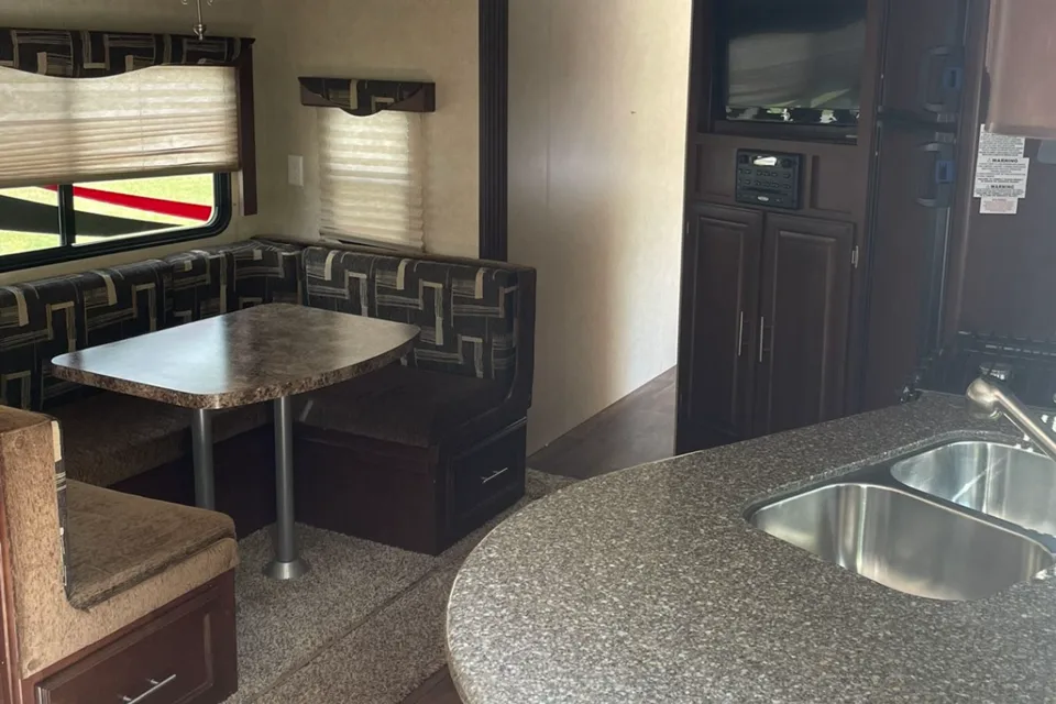 Barlow's Eclipse RV T27RSLG27 Travel Trailer