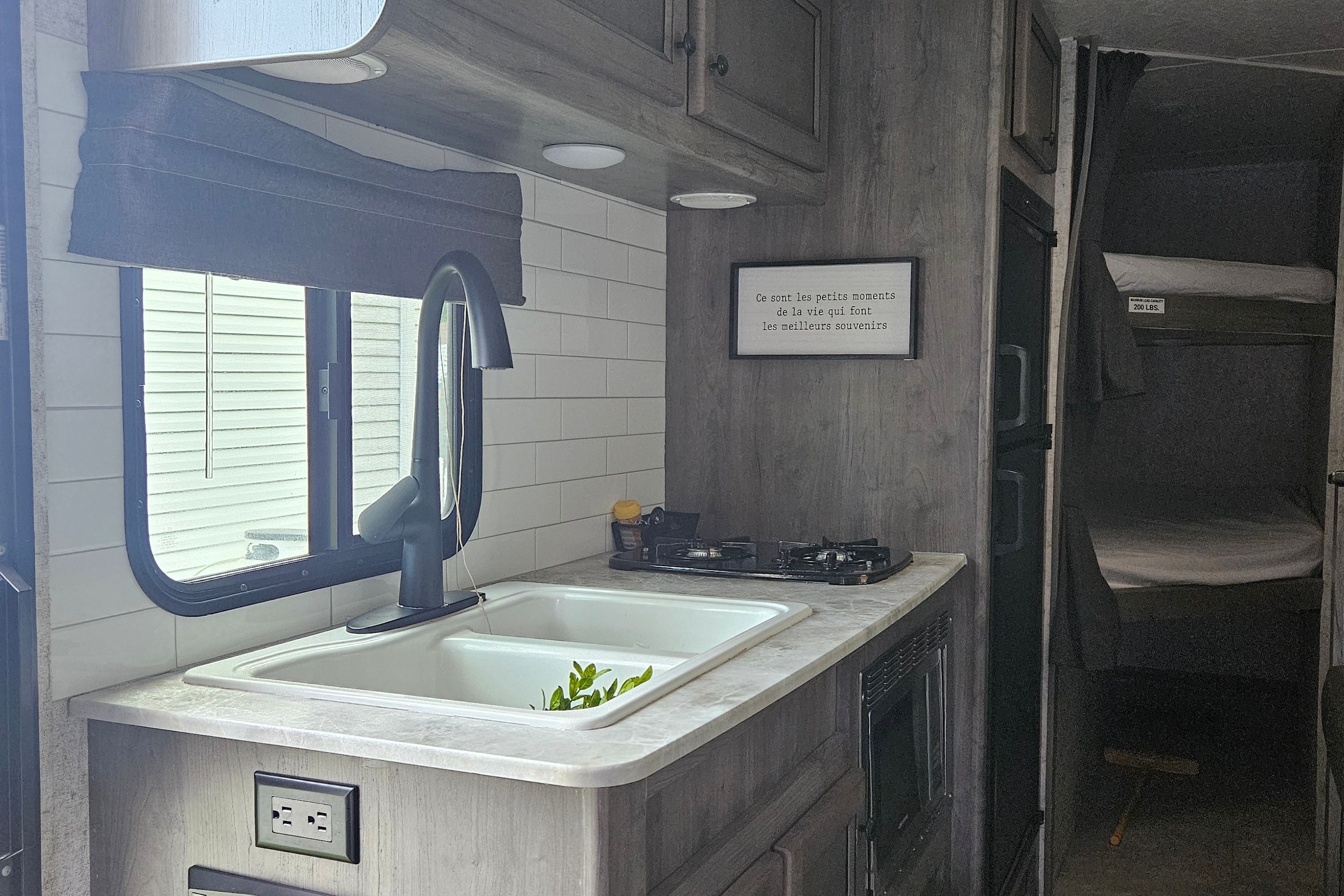La Queen - Coachmen Apex Nano