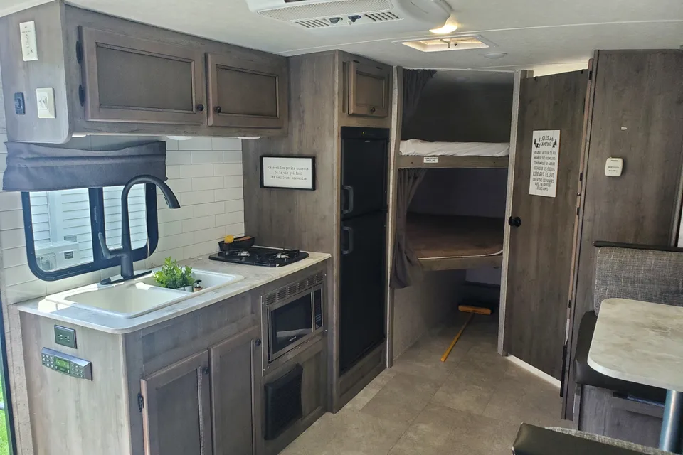 La Queen - Coachmen Apex Nano