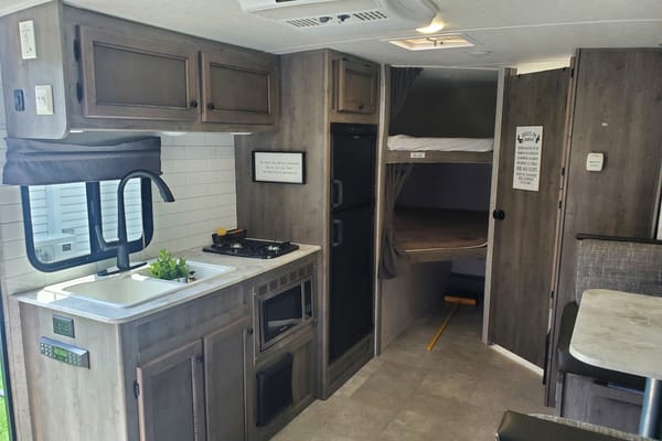 La Queen - Coachmen Apex Nano