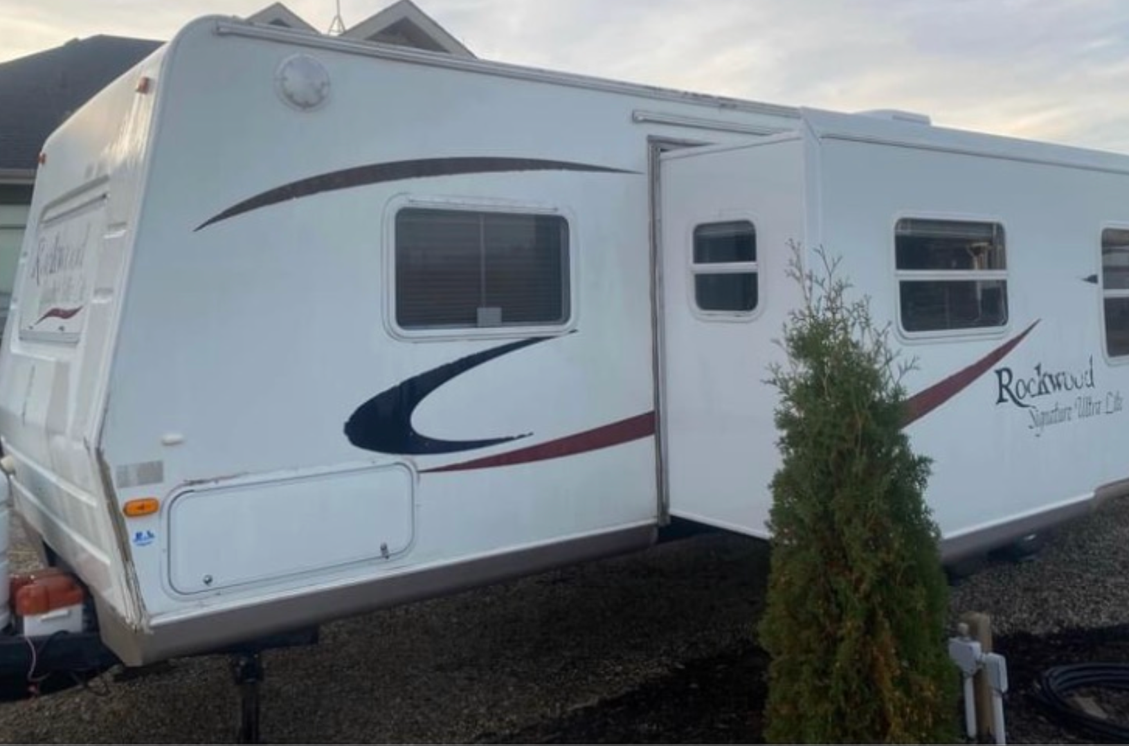  Forest River Rockwood Signature Ultra Lite 31.8SS Travel Trailer