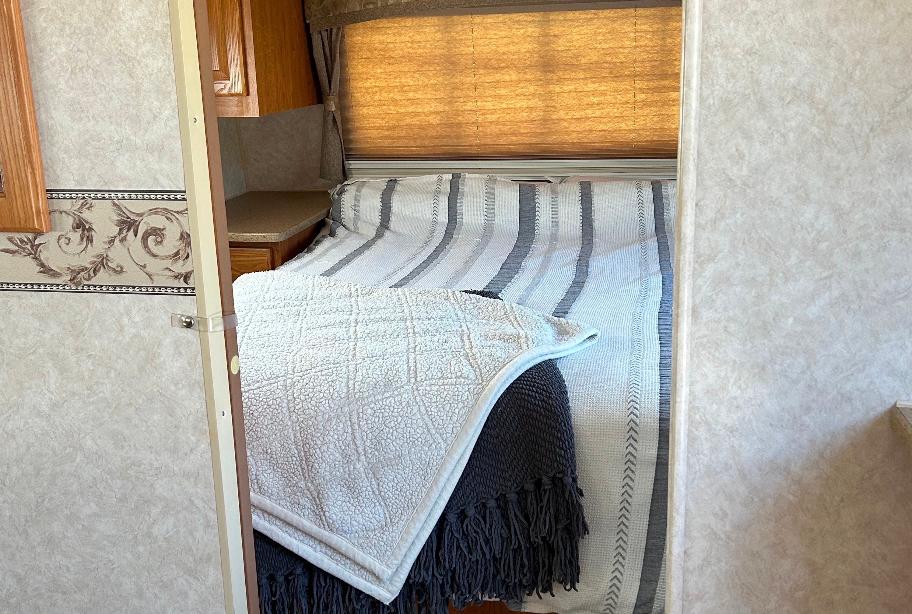  Forest River Rockwood Signature Ultra Lite 31.8SS Travel Trailer