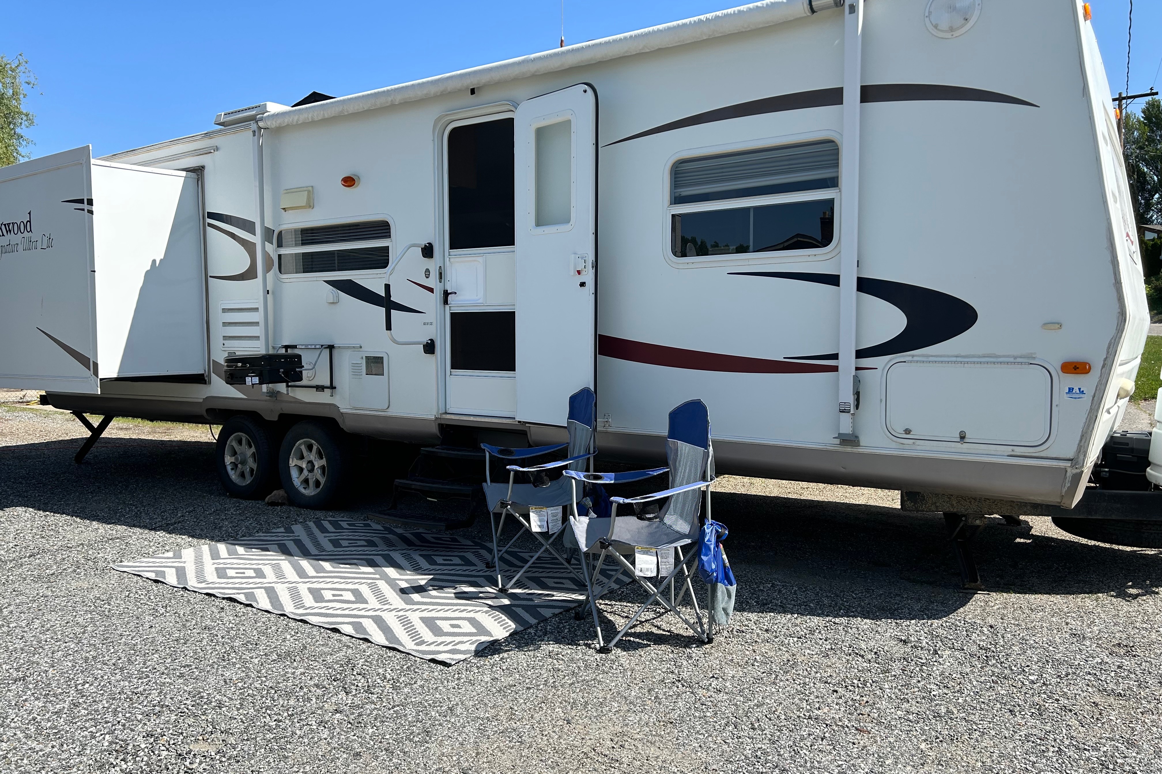  Forest River Rockwood Signature Ultra Lite 31.8SS Travel Trailer