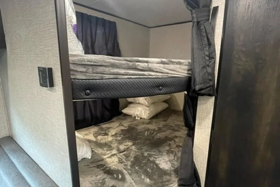 Jessica's & Craig's Jayco SLX 264bh Travel Trailer