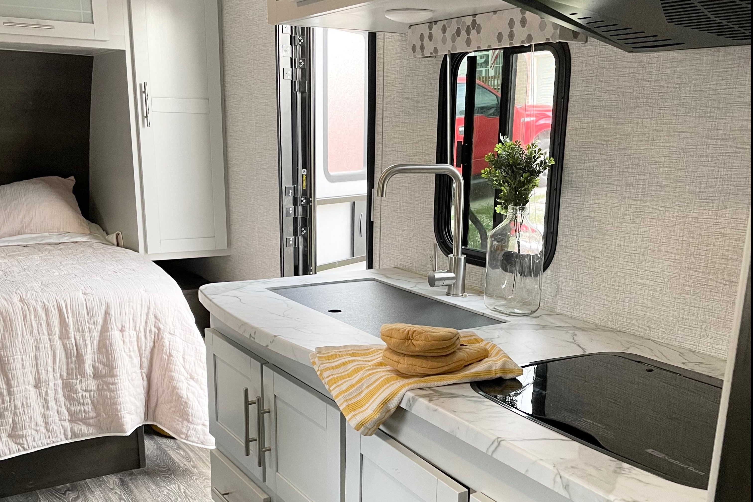 2021 Keystone Bullet Crossfire Clean & Comfy Camper Sleeps 6