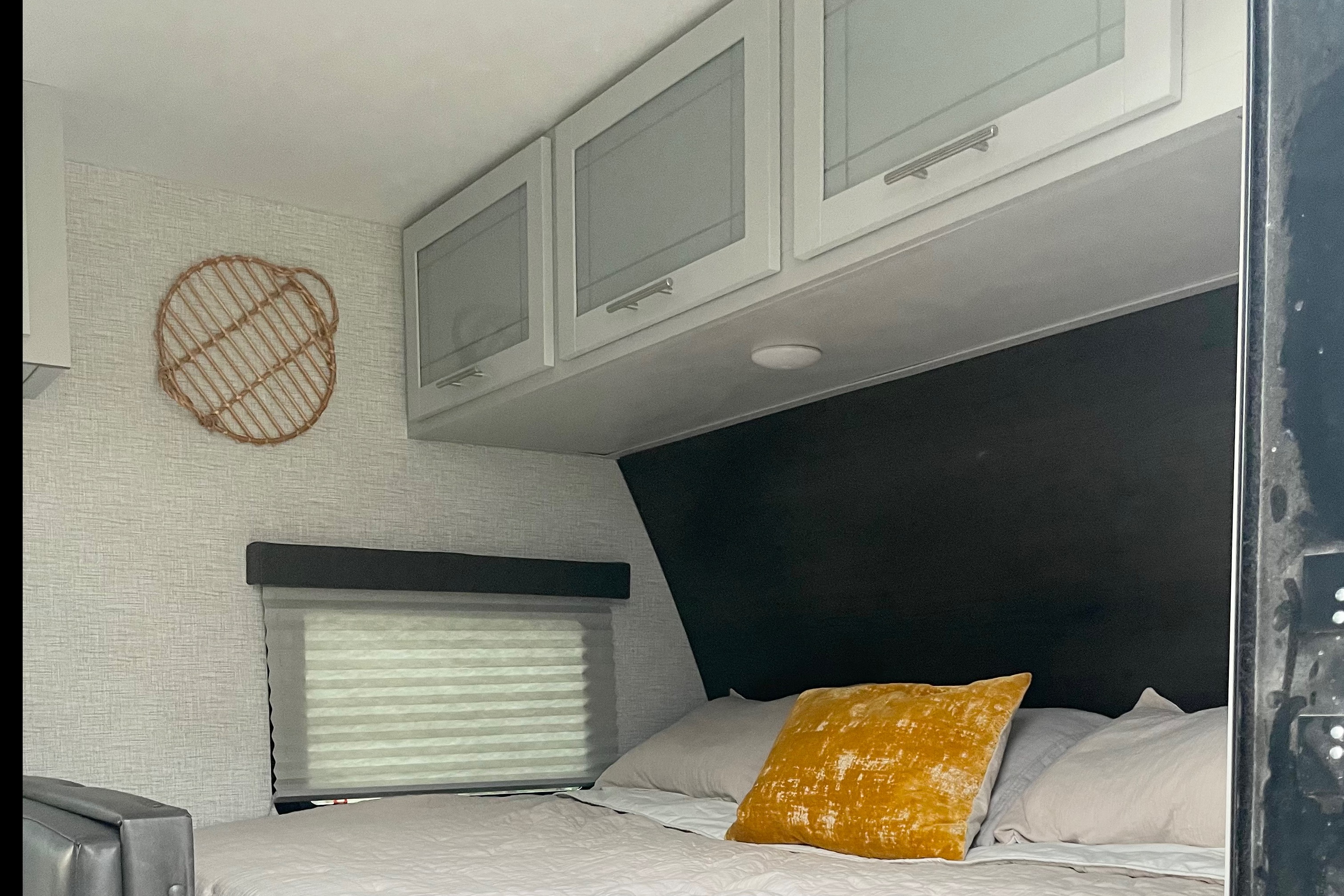 2021 Keystone Bullet Crossfire Clean & Comfy Camper Sleeps 6