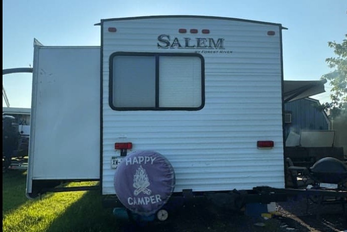 Travel Trailer w/ Outdoor Kitchen & 2 Slideouts