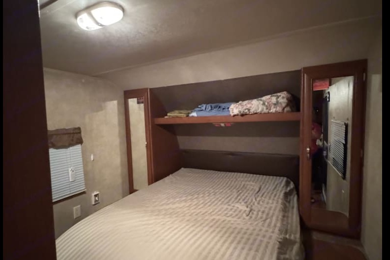 Travel Trailer w/ Outdoor Kitchen & 2 Slideouts