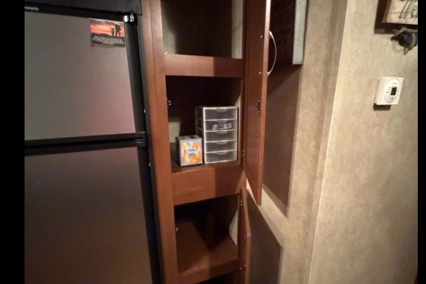 Travel Trailer w/ Outdoor Kitchen & 2 Slideouts