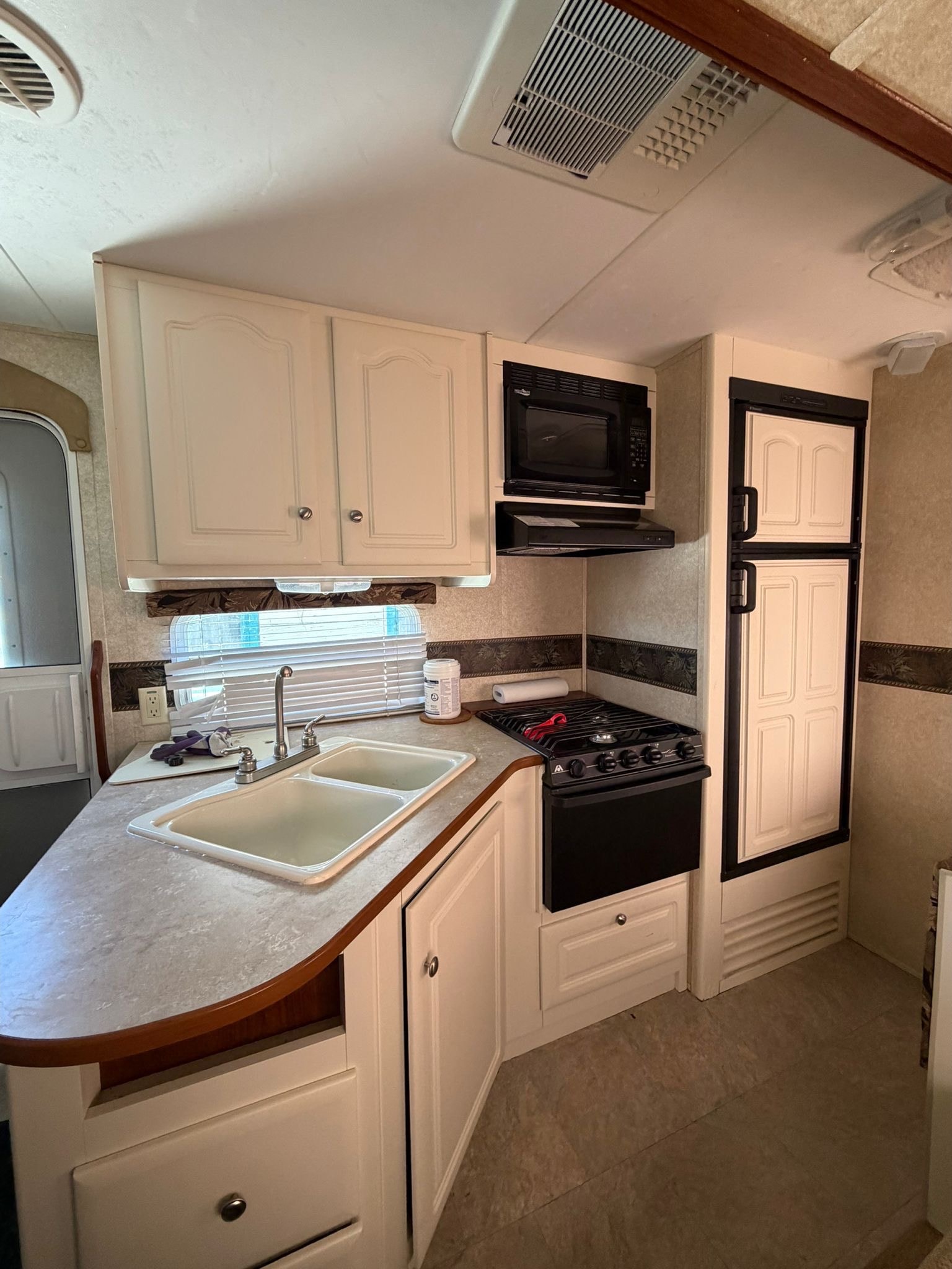 Lucky’s- Keystone Outback Sydney Addition Travel Trailer
