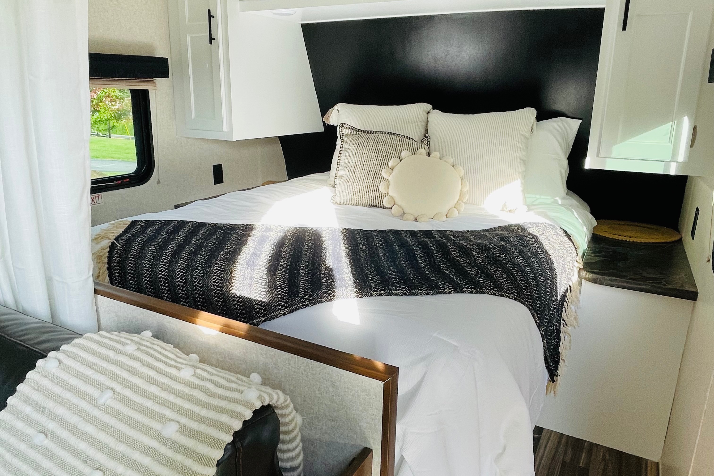 ALANI - PET FRIENDLY.  2017 Jayco Flight Travel Trailer.  