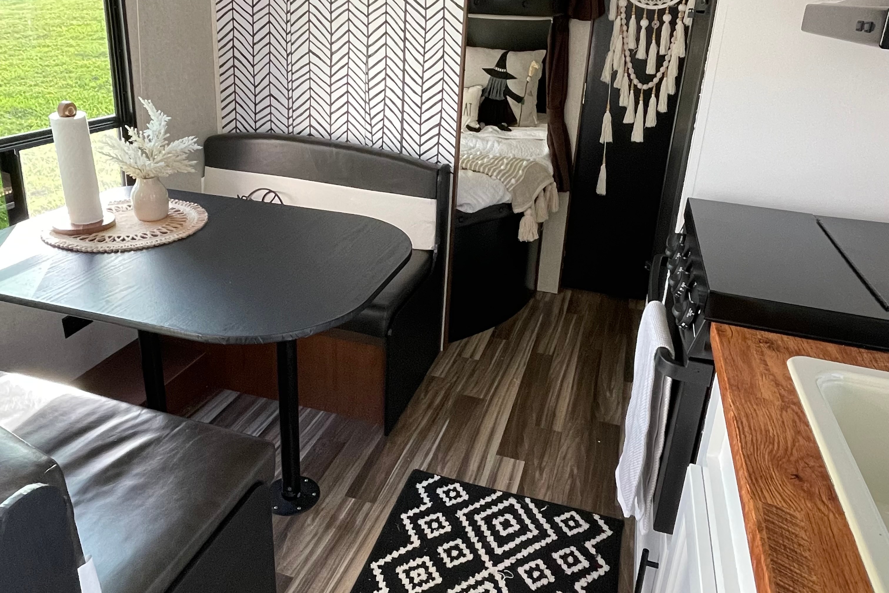 ALANI - PET FRIENDLY.  2017 Jayco Flight Travel Trailer.  