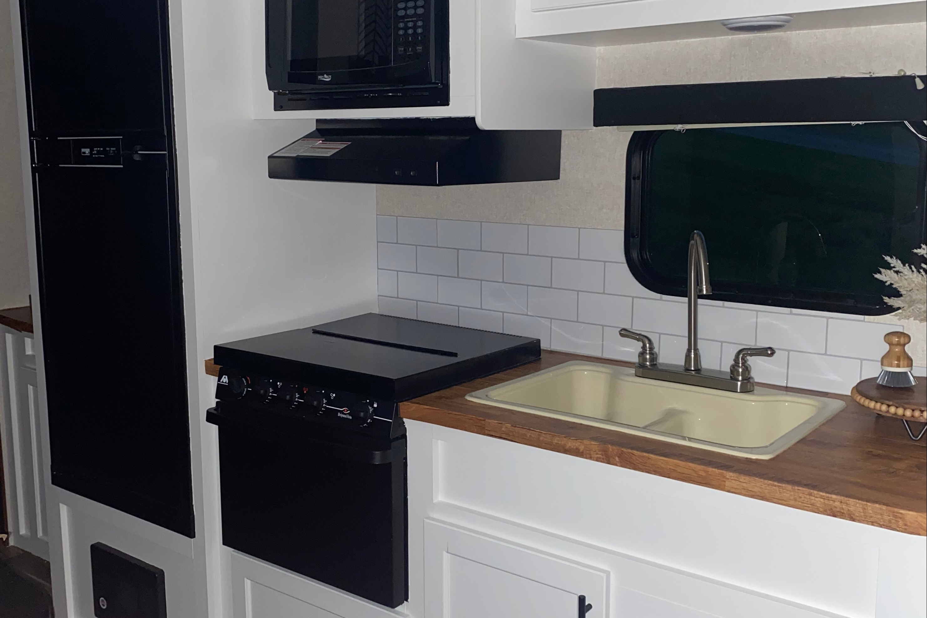 ALANI - PET FRIENDLY.  2017 Jayco Flight Travel Trailer.  