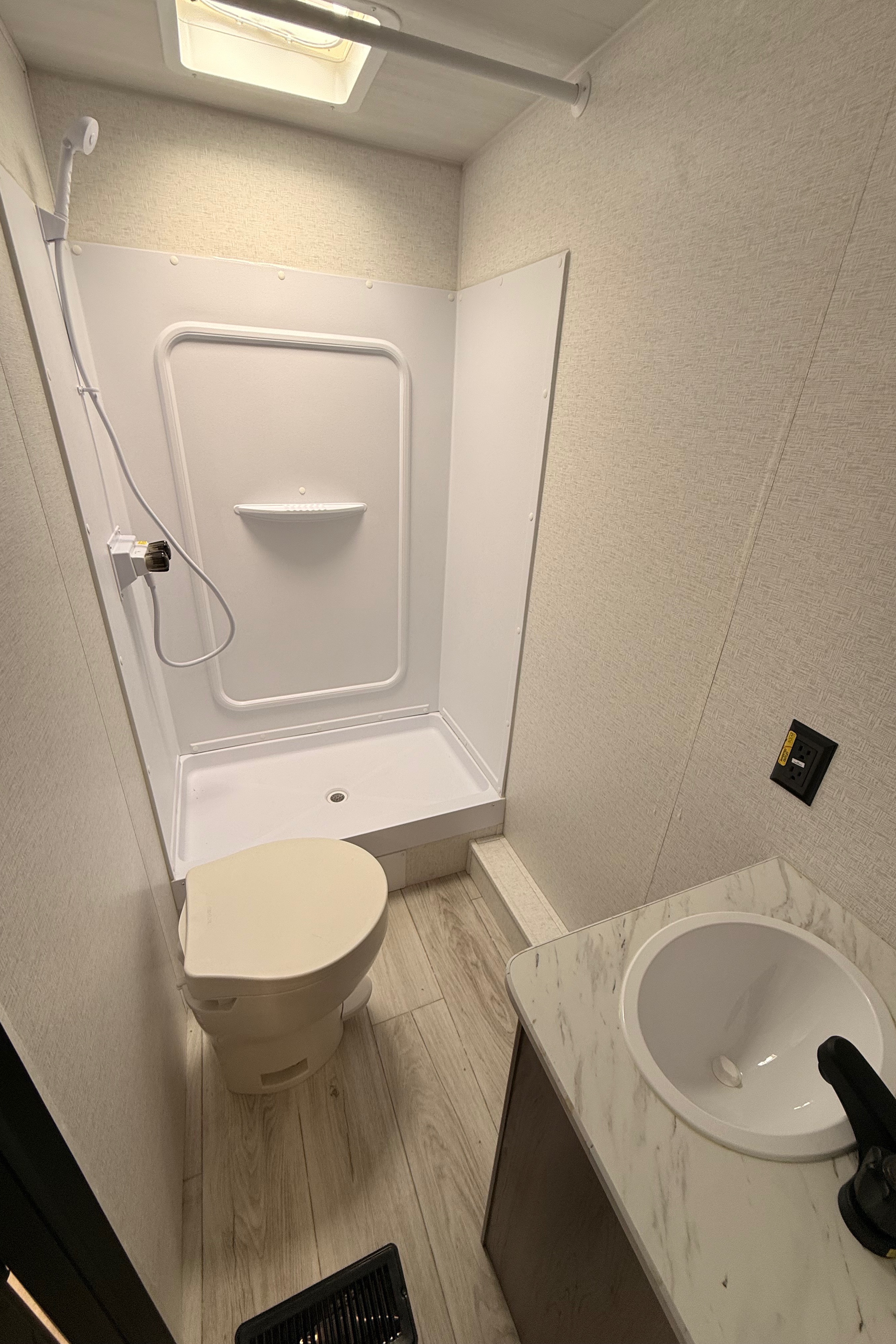 Spacious Family Bunkhouse Trailer – Sleeps 8 | Easy Setup | Delivery Available