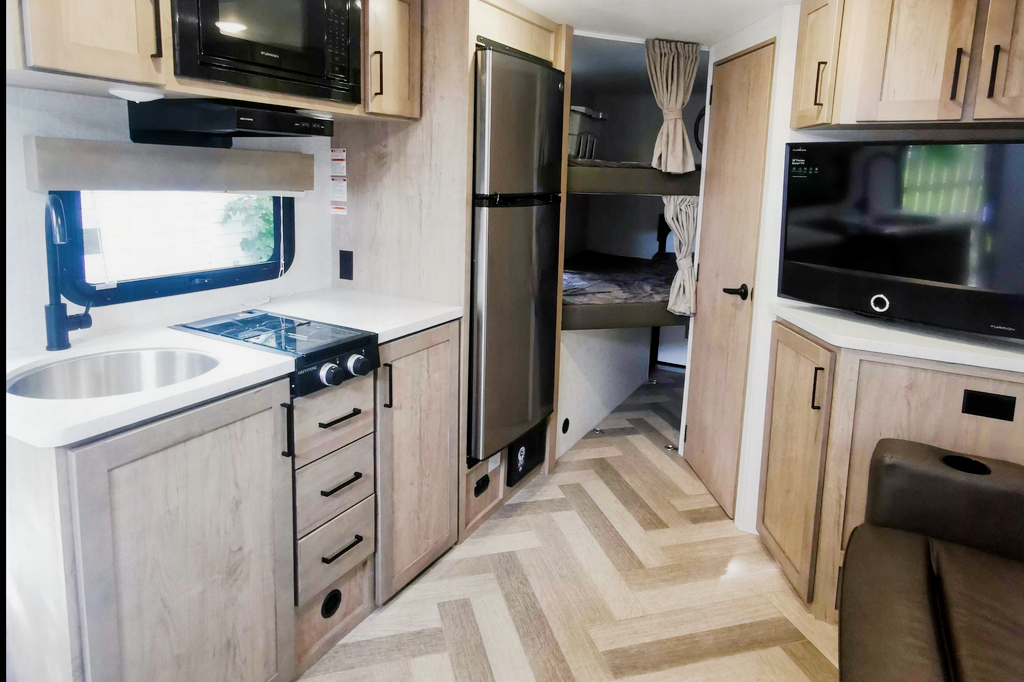 Kootenay Kampers Overland Ember 