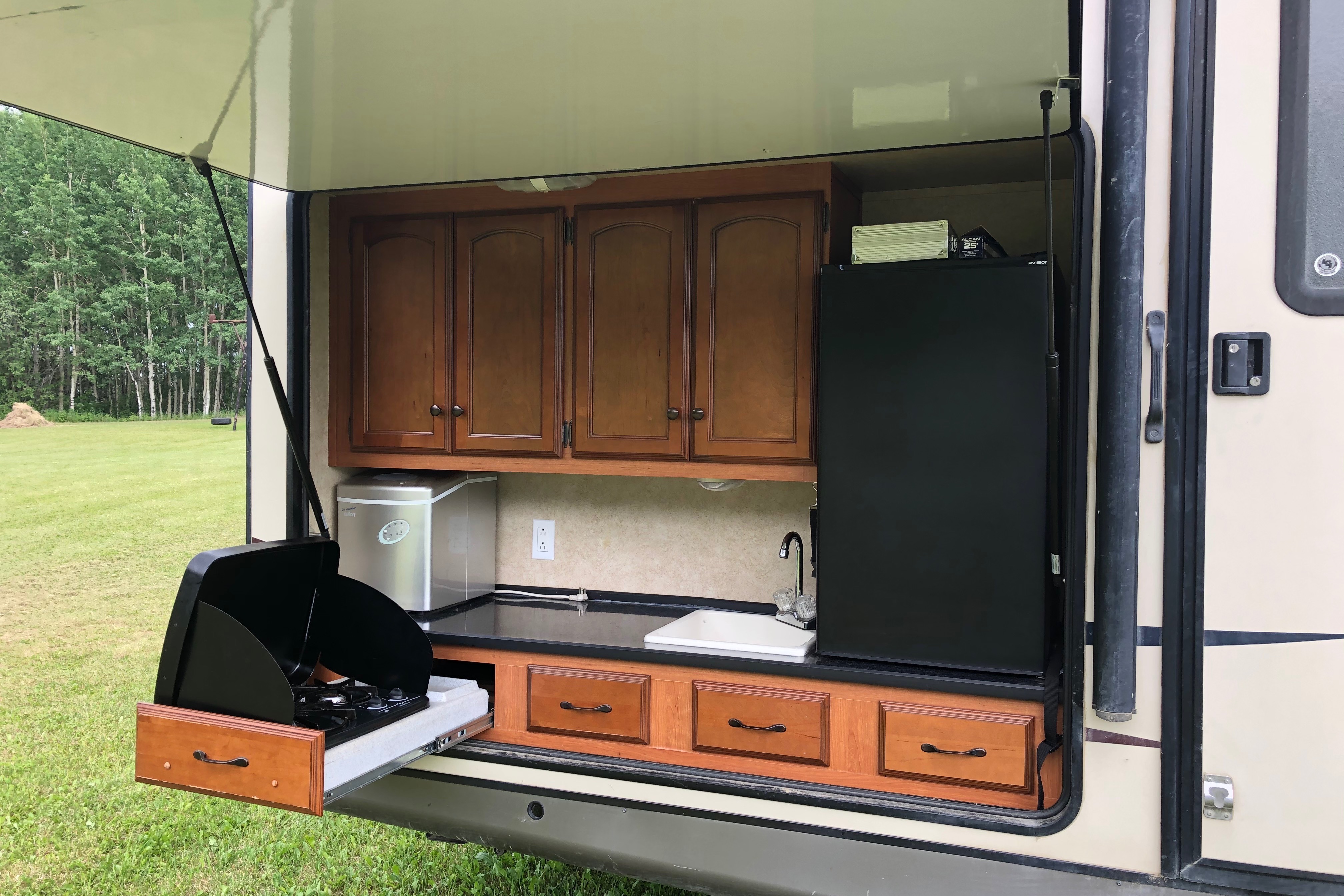 Mathew's Gulf Stream 30DBS Travel Trailer