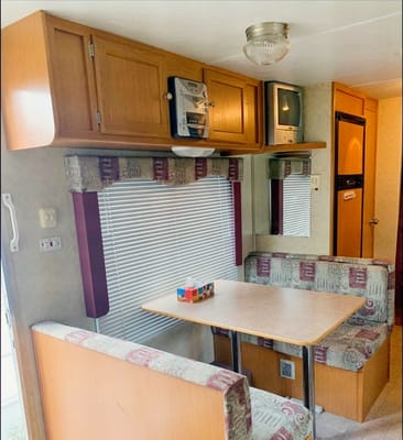 Little Heaven Family Friendly 31' Holiday Trailer