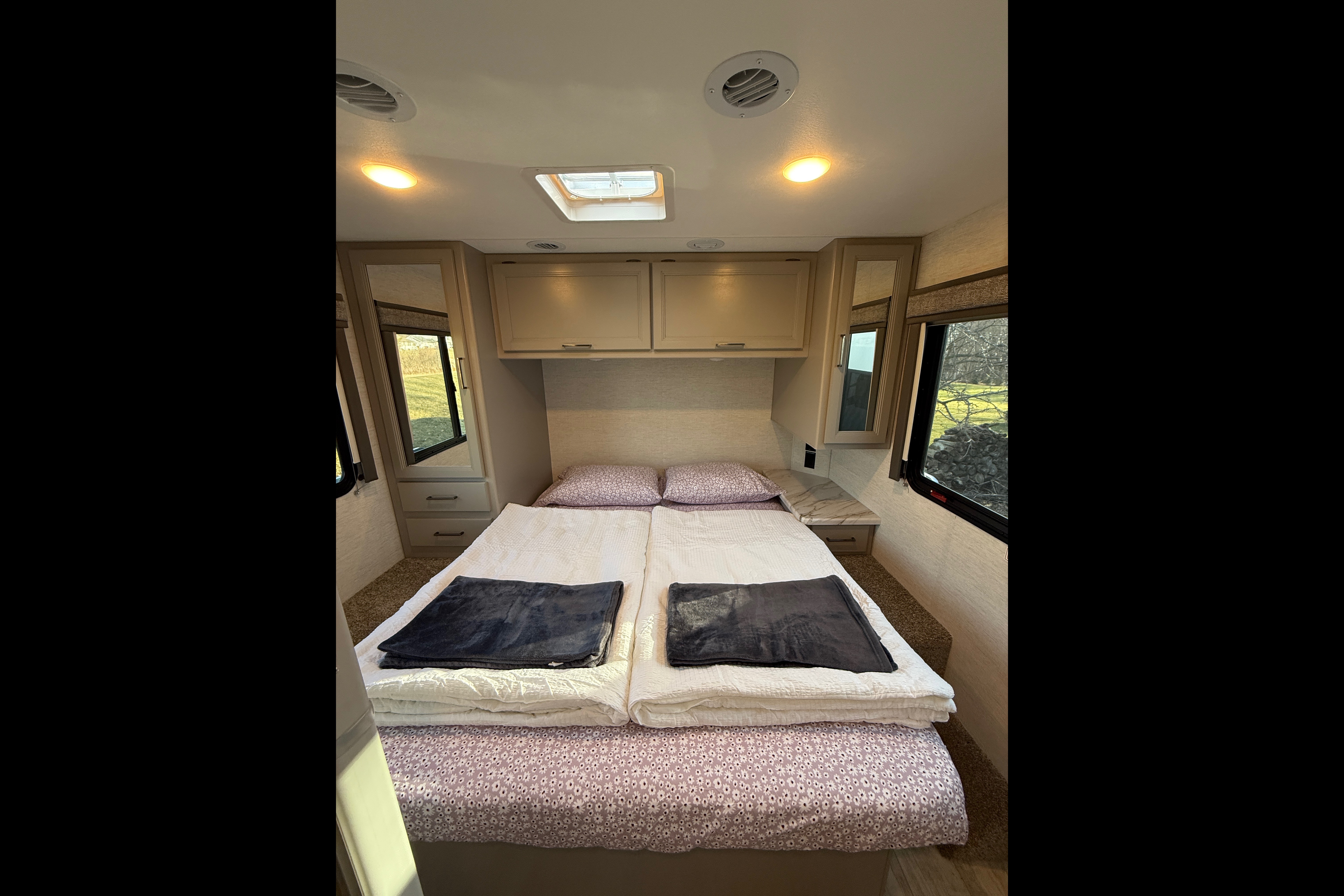 Brand new 2026 Thor Chateau 30ft. with free private shuttle -Sophia
