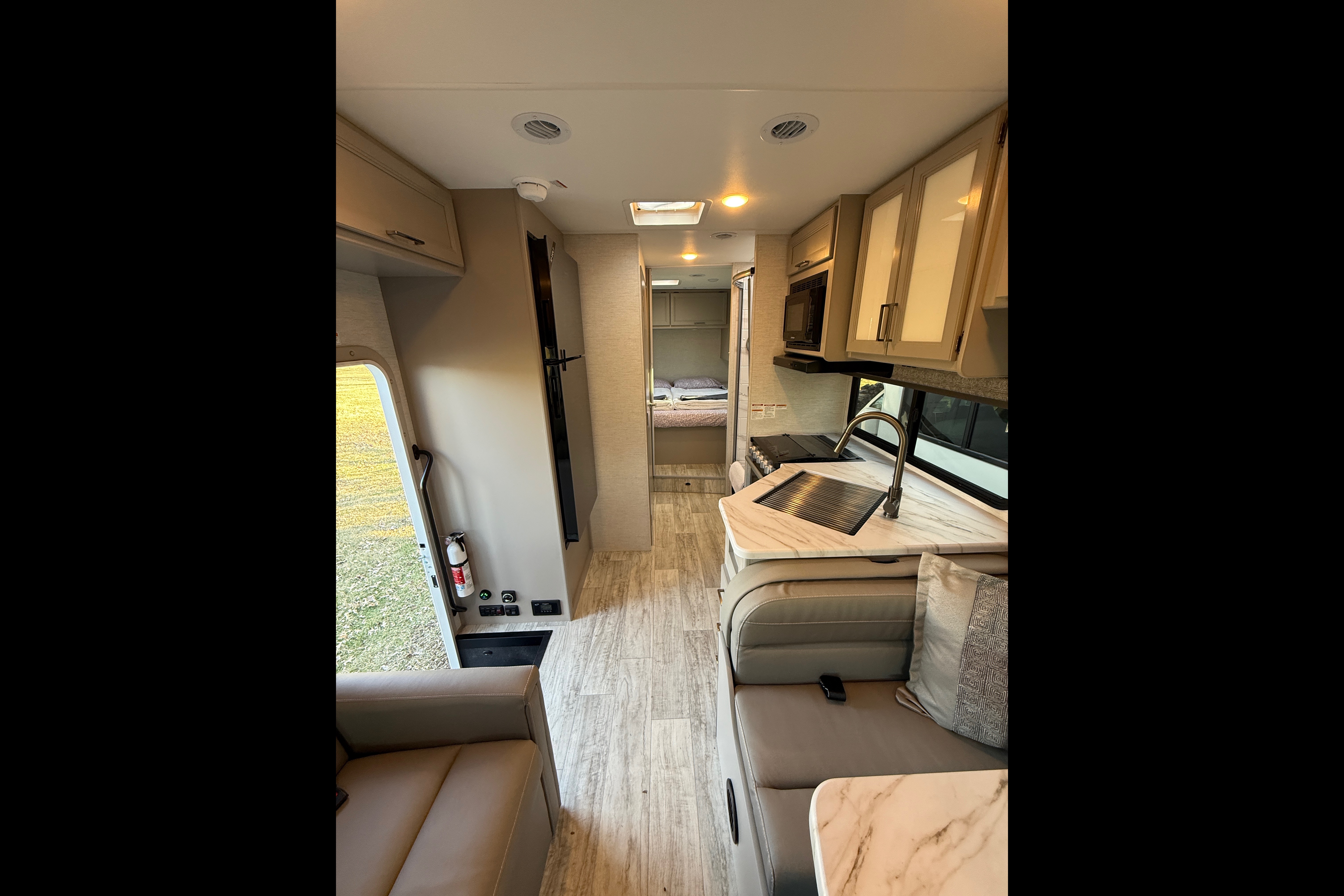 Brand new 2026 Thor Chateau 30ft. with free private shuttle -Sophia