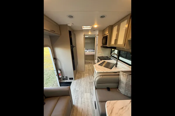 Brand new 2026 Thor Chateau 30ft. with free private shuttle -Sophia