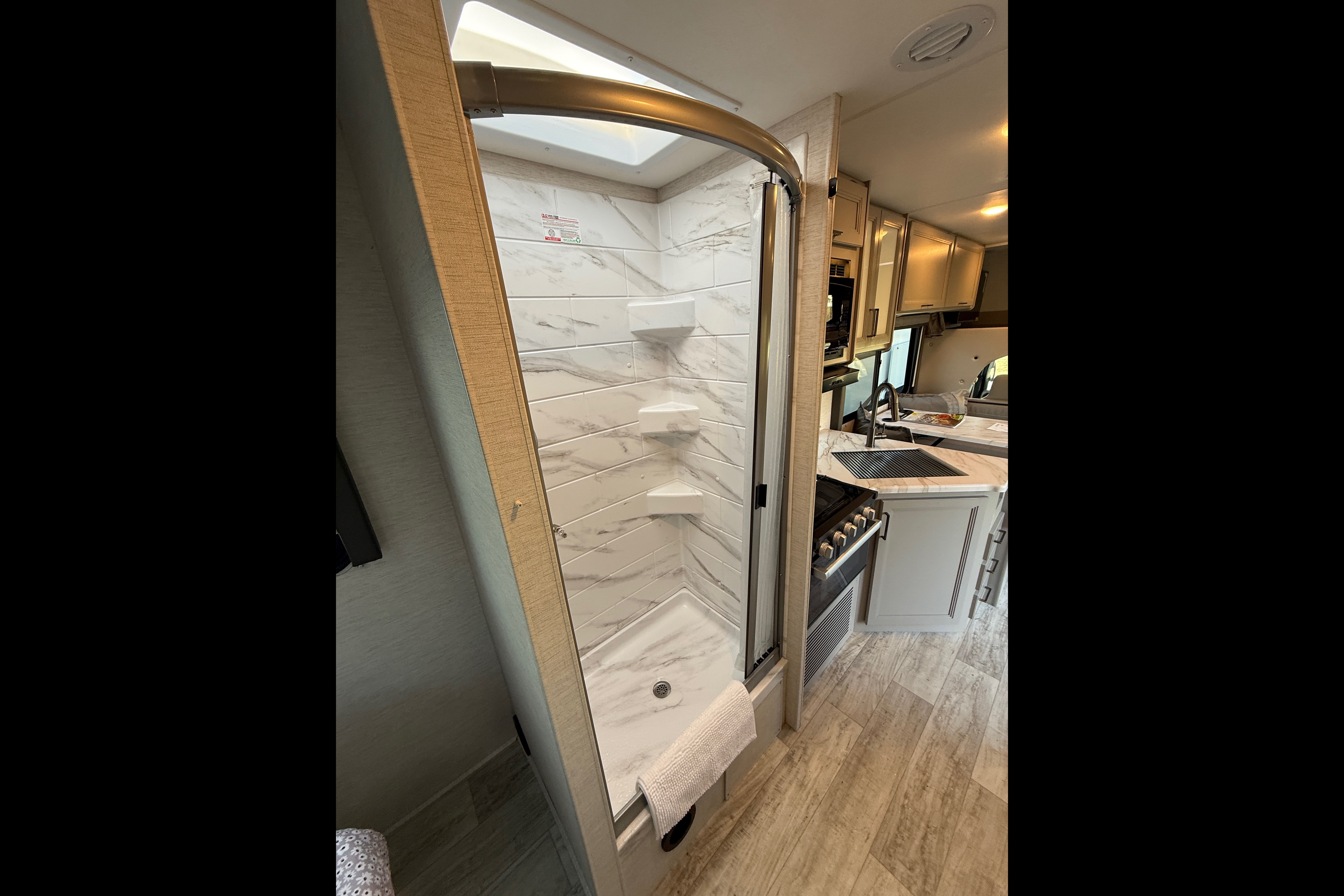 Brand new 2026 Thor Chateau 30ft. with free private shuttle -Sophia