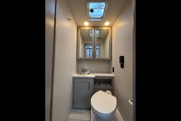 Brand new 2026 Thor Chateau 30ft. with free private shuttle -Sophia