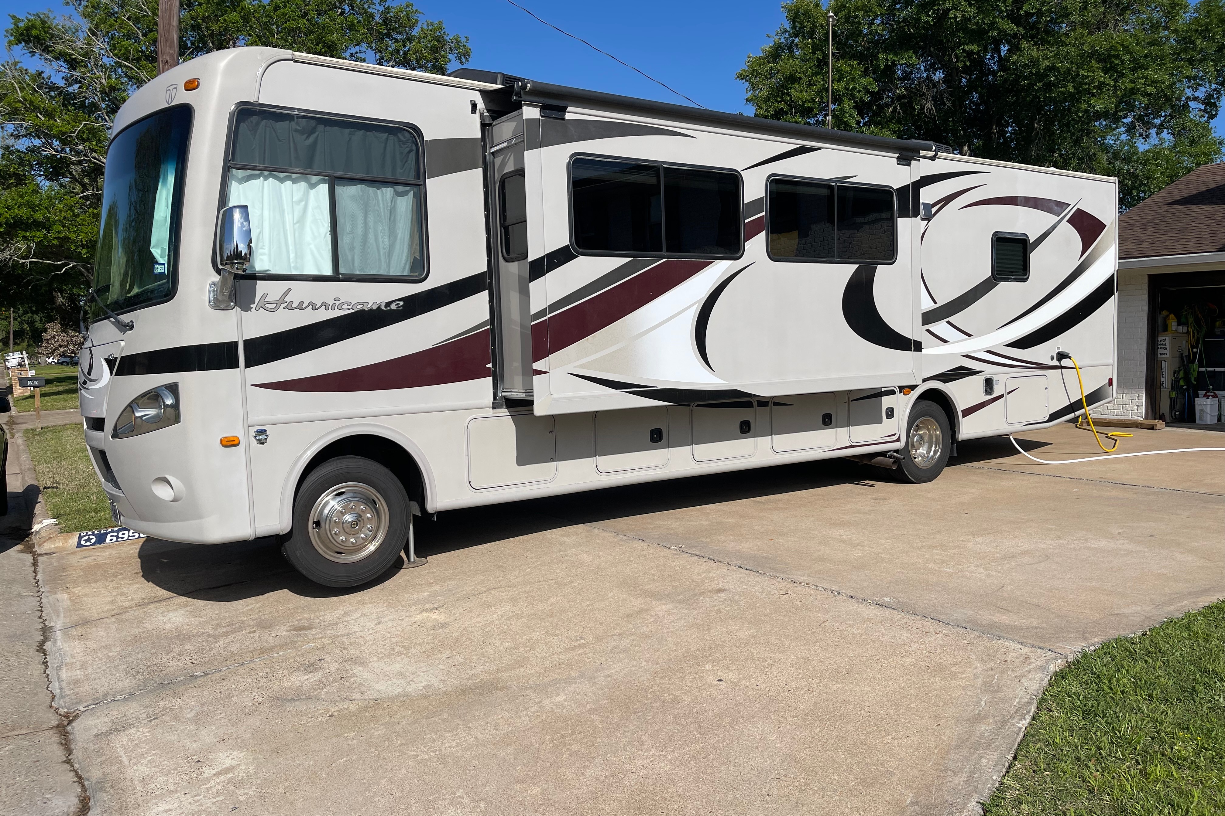 Arthur's Thor Motor Coach Hurricane 35E Class A