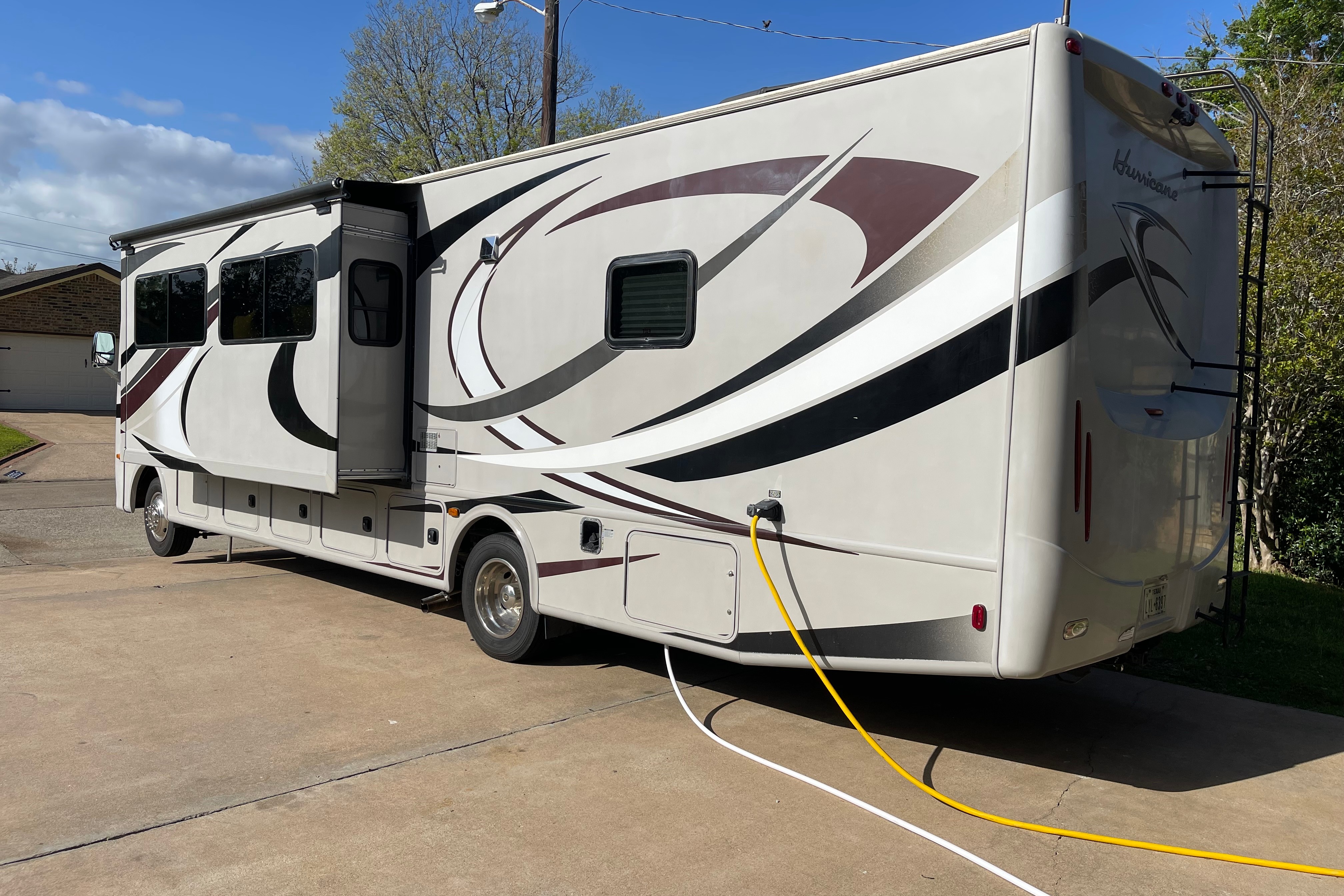 Arthur's Thor Motor Coach Hurricane 35E Class A