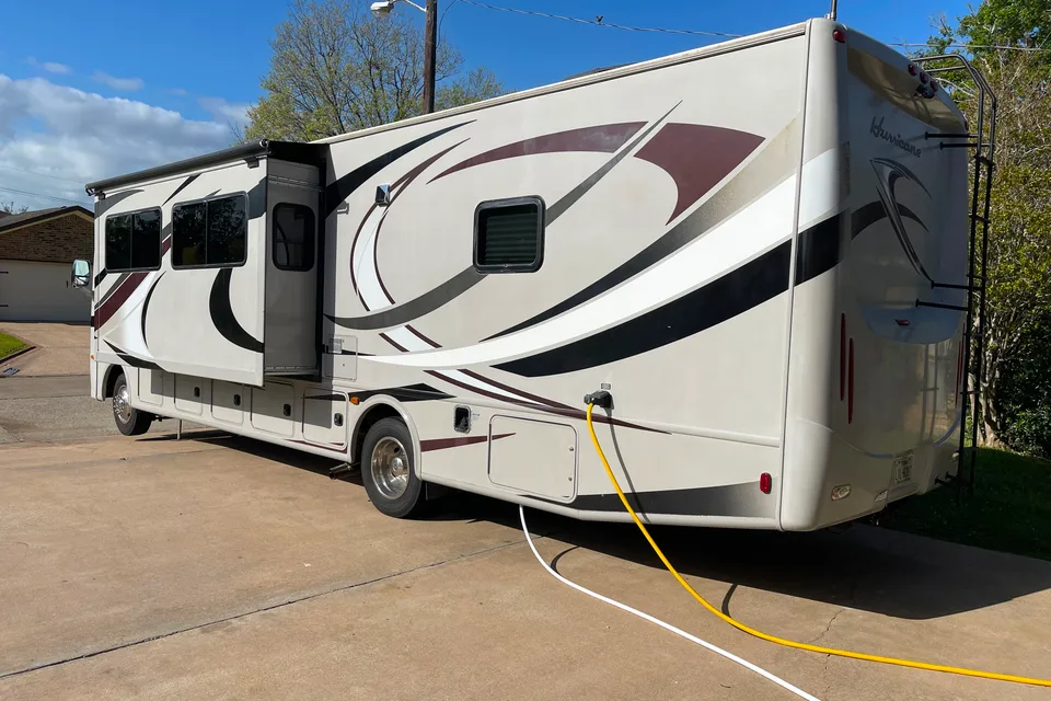 Arthur's Thor Motor Coach Hurricane 35E Class A