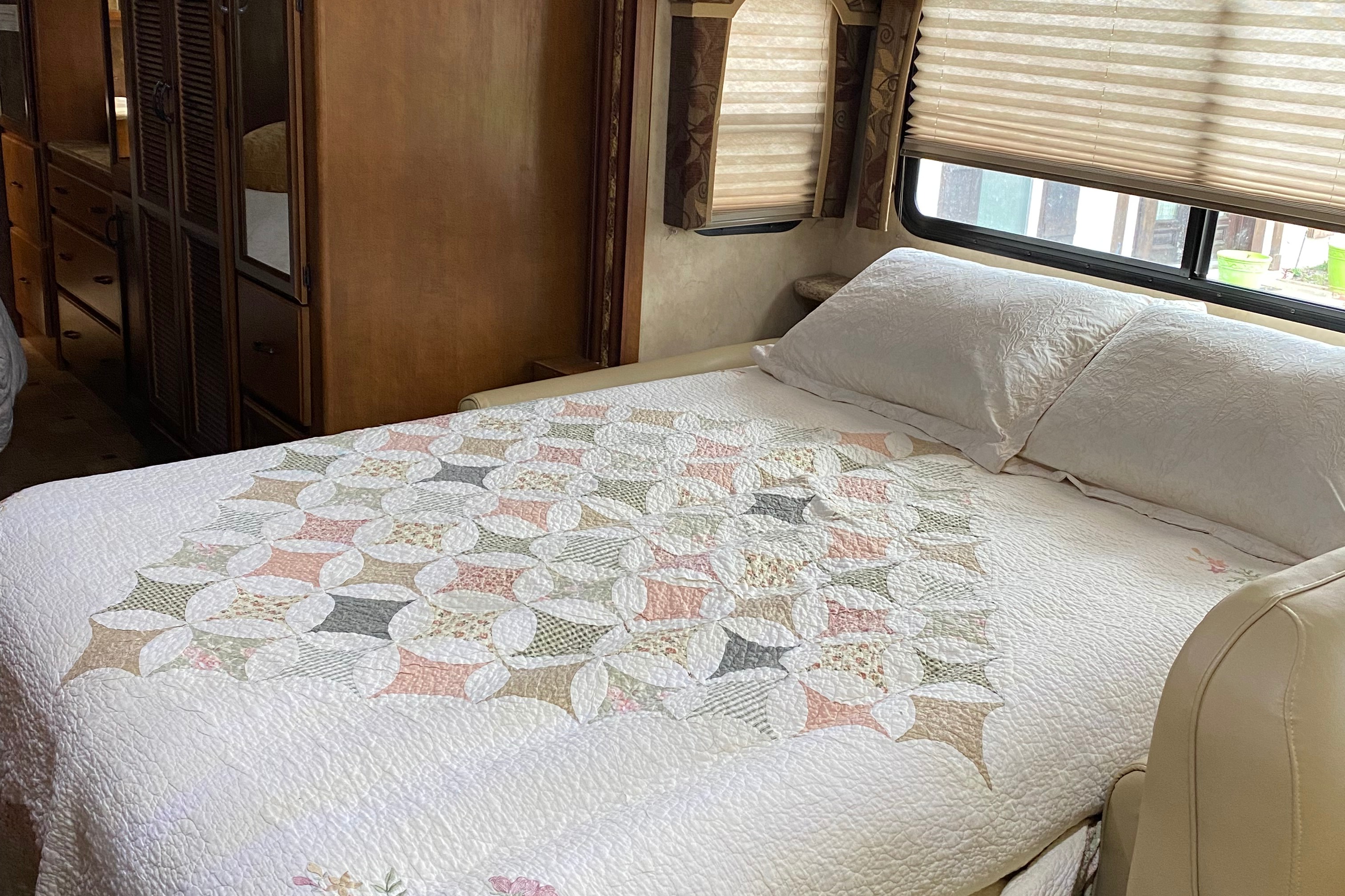 Arthur's Thor Motor Coach Hurricane 35E Class A