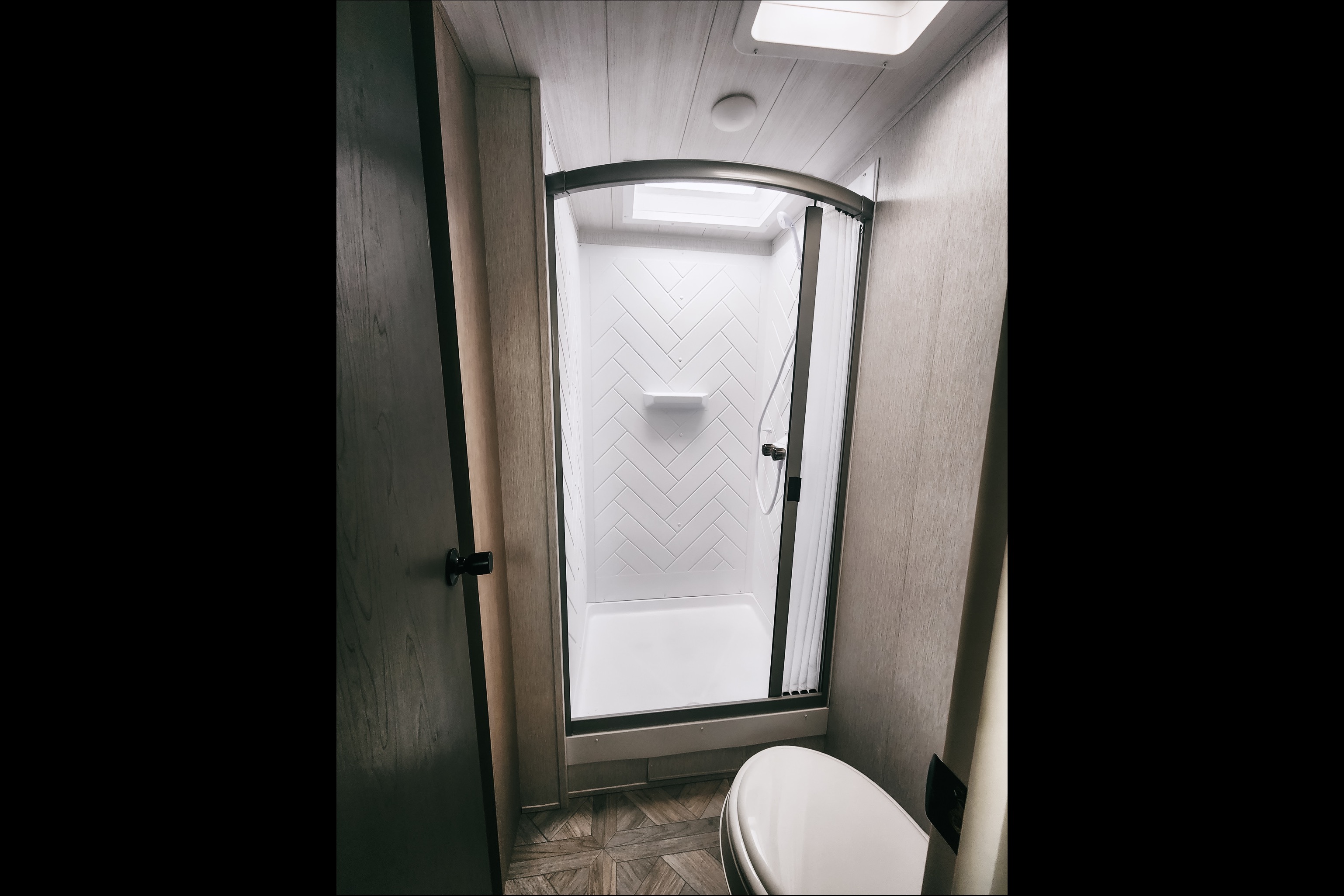 Luxurious 2023  2BR 1-1/2 Bath Trailer