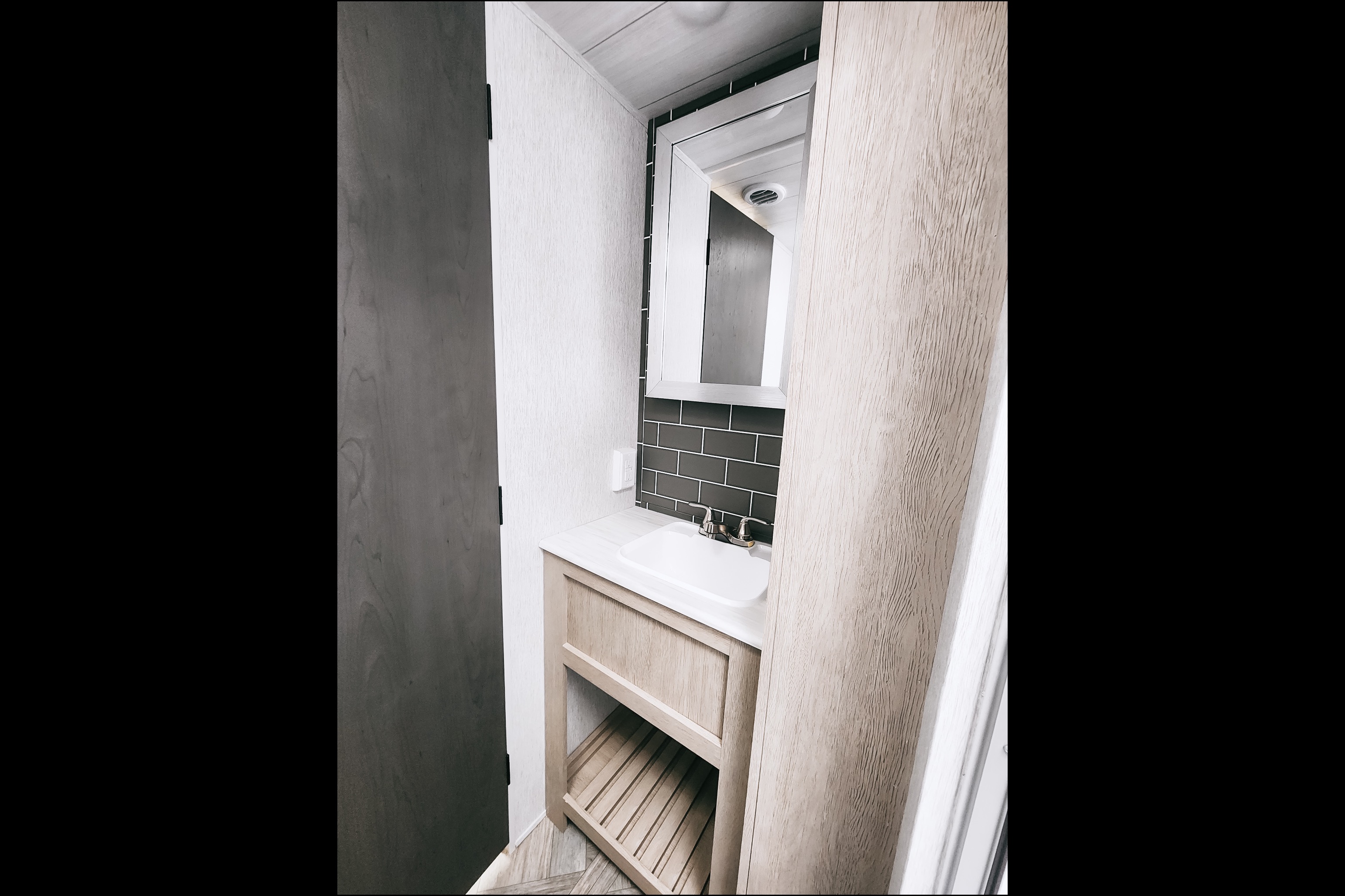 Luxurious 2023  2BR 1-1/2 Bath Trailer