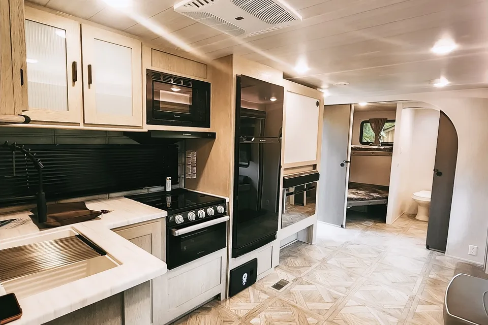Luxurious 2023  2BR 1-1/2 Bath Trailer