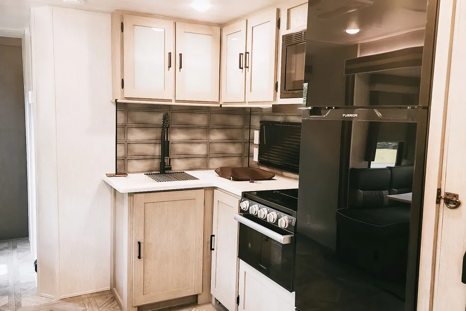 Luxurious 2023  2BR 1-1/2 Bath Trailer