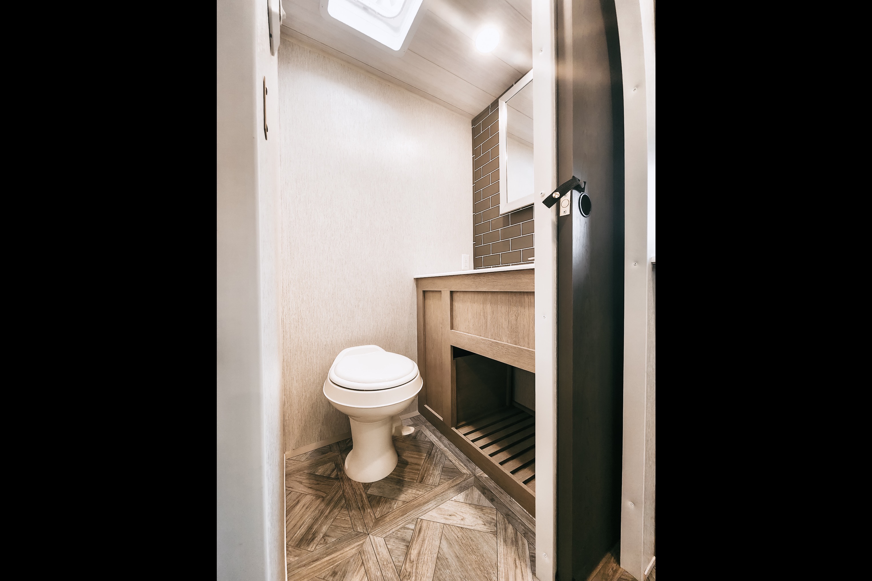 Luxurious 2023  2BR 1-1/2 Bath Trailer