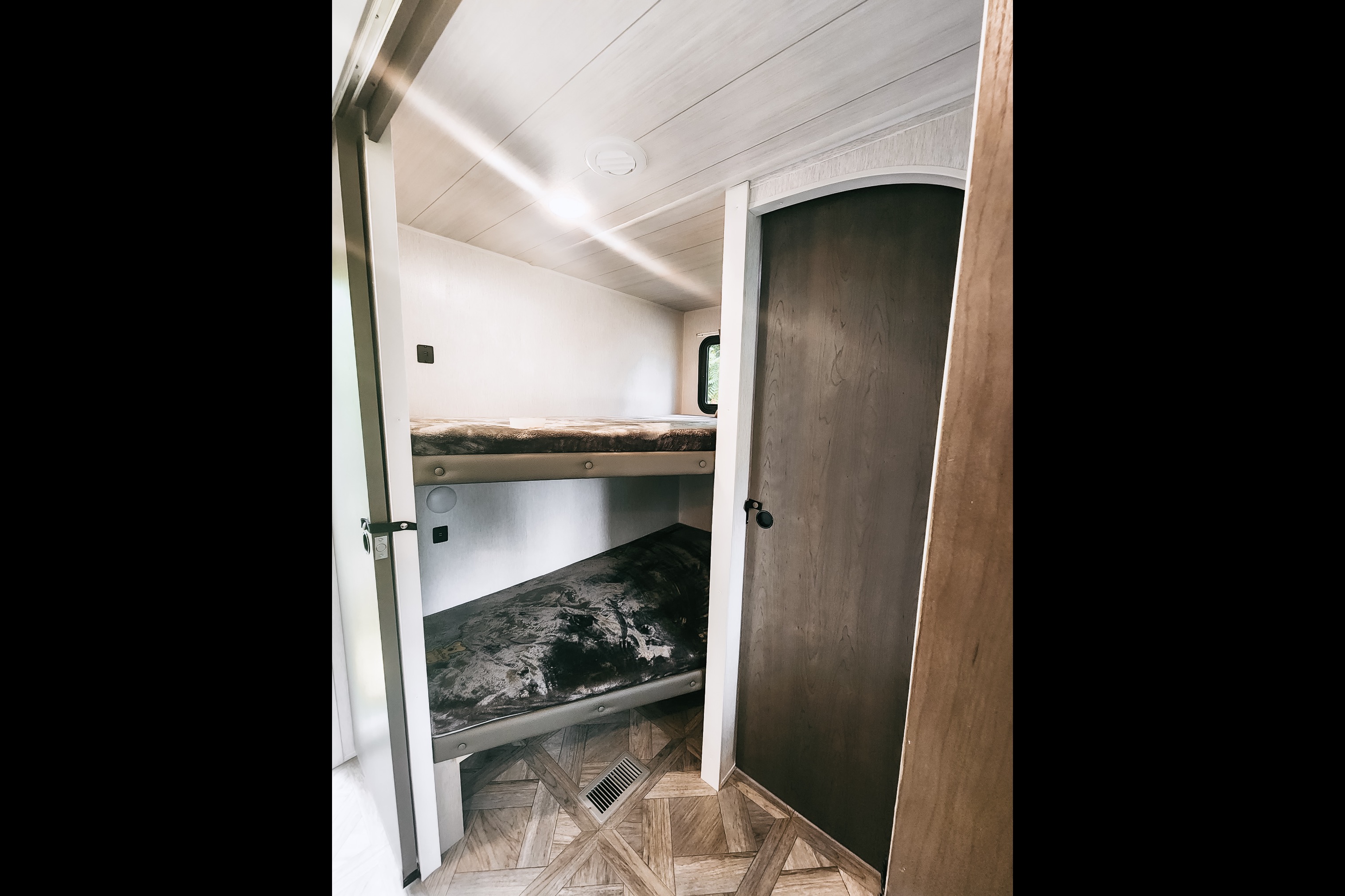 Luxurious 2023  2BR 1-1/2 Bath Trailer