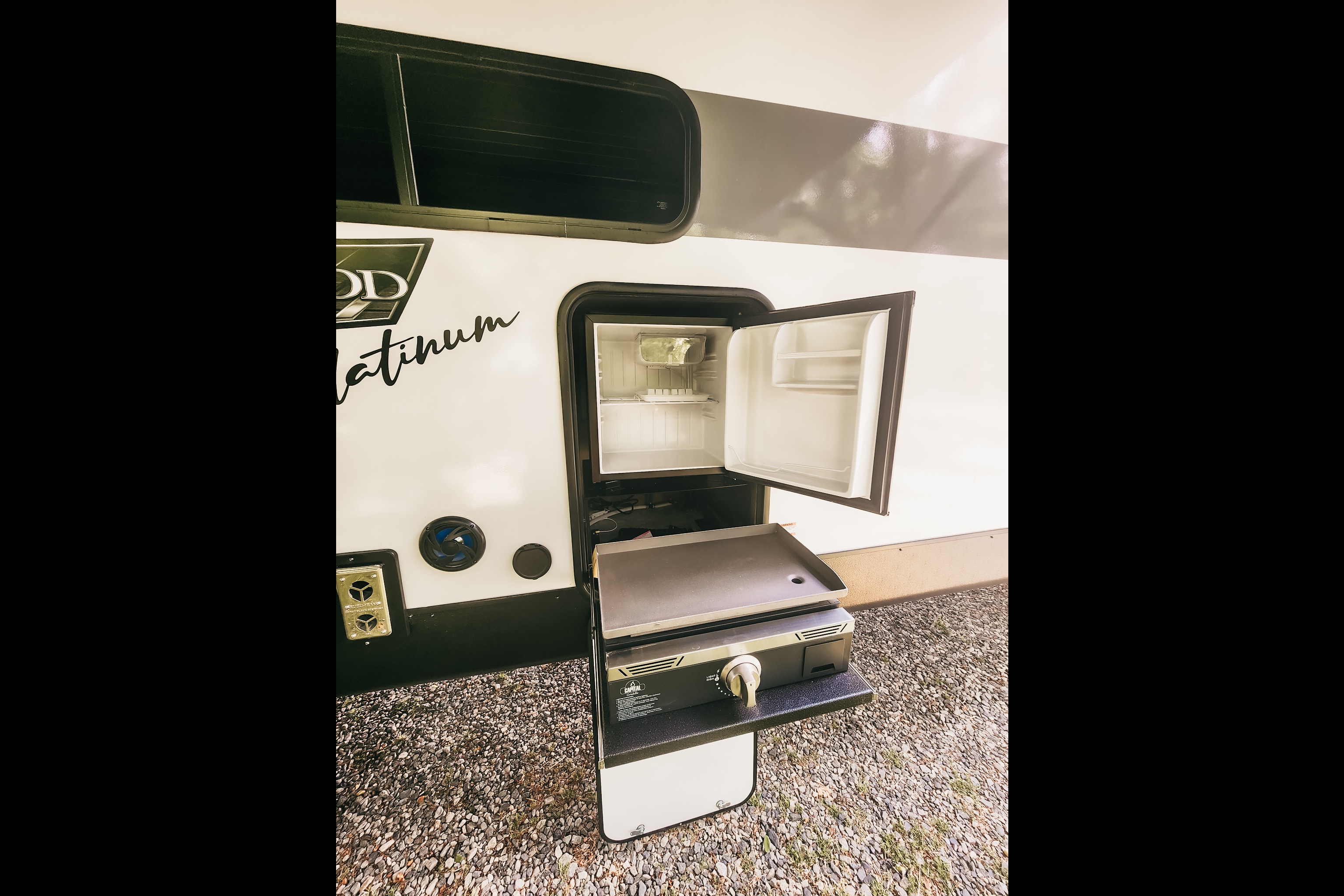 Luxurious 2023  2BR 1-1/2 Bath Trailer