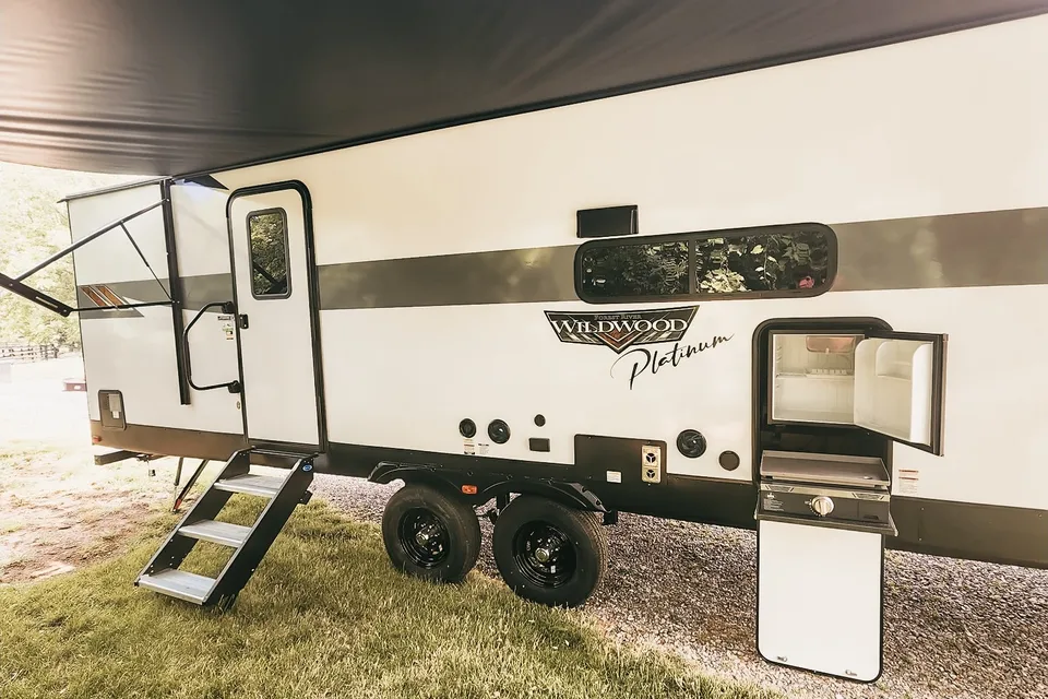 Luxurious 2023  2BR 1-1/2 Bath Trailer