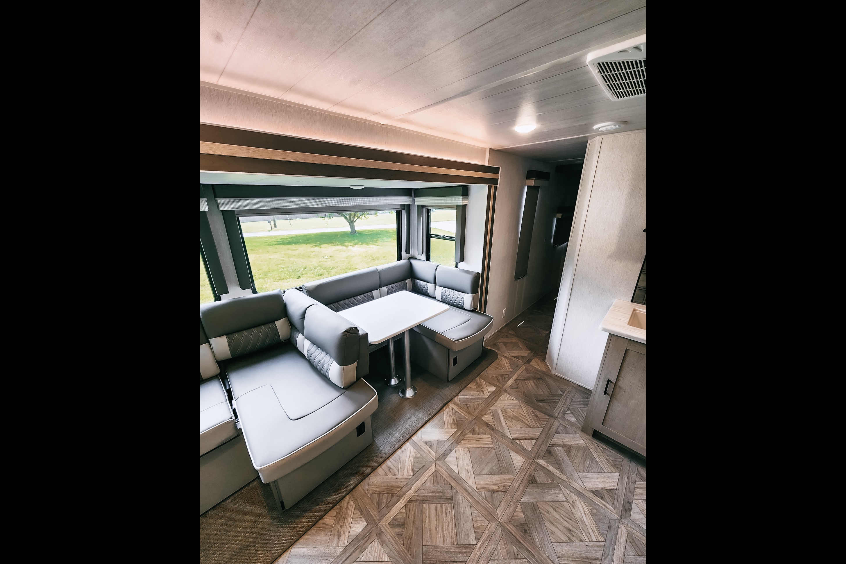 Luxurious 2023  2BR 1-1/2 Bath Trailer