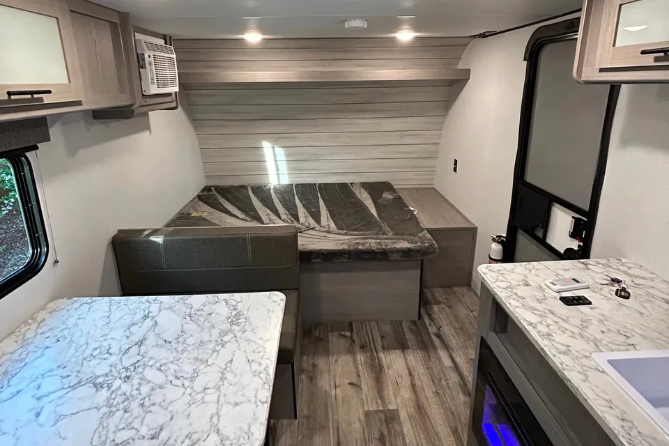 2024 COLEMAN LANTERN LT 17B Travel Trailer