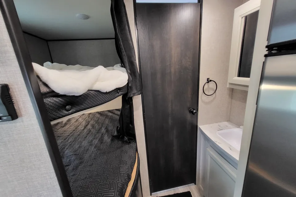 Rv Rentals Way Of Life's Solar! The Jayco Jay Flight SLX 264BHW Baja Edition Travel Trailer J1