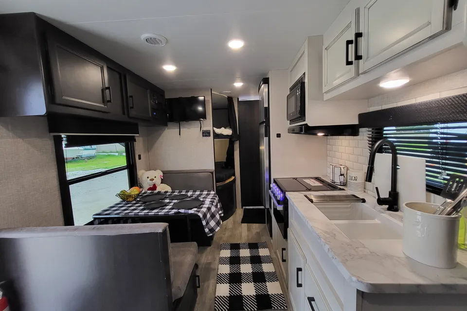 Rv Rentals Way Of Life's Solar! The Jayco Jay Flight SLX 264BHW Baja Edition Travel Trailer J1