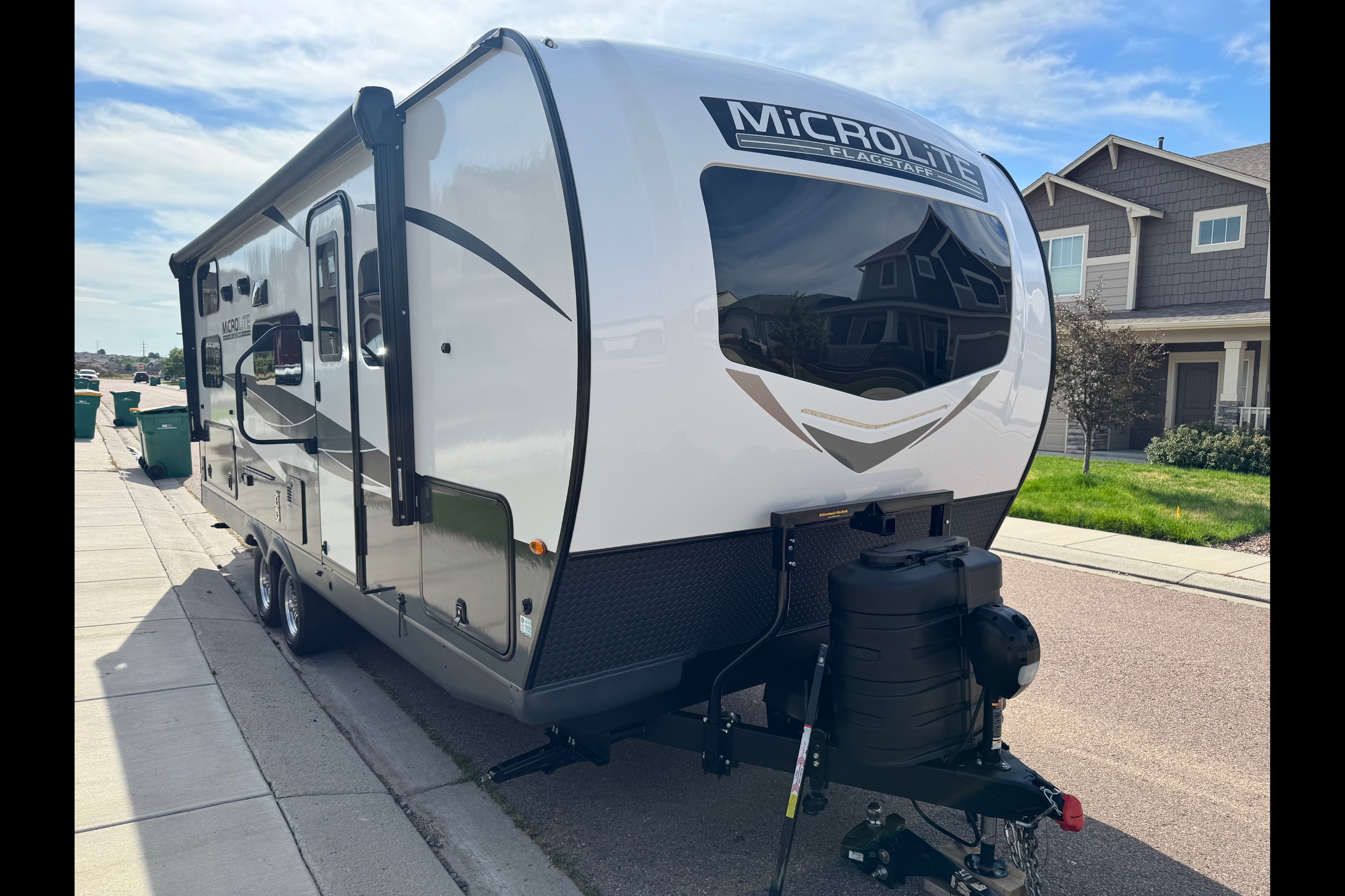 Like New Family Bunkhouse. Solar, Big Battery, Outdoor Grill & Free Extra