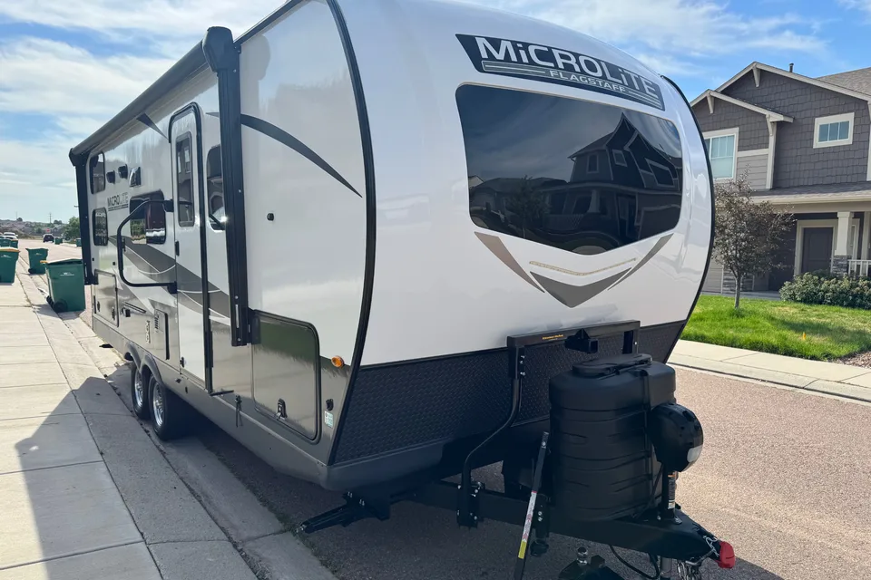 Like New Family Bunkhouse. Solar, Big Battery, Outdoor Grill & Free Extra