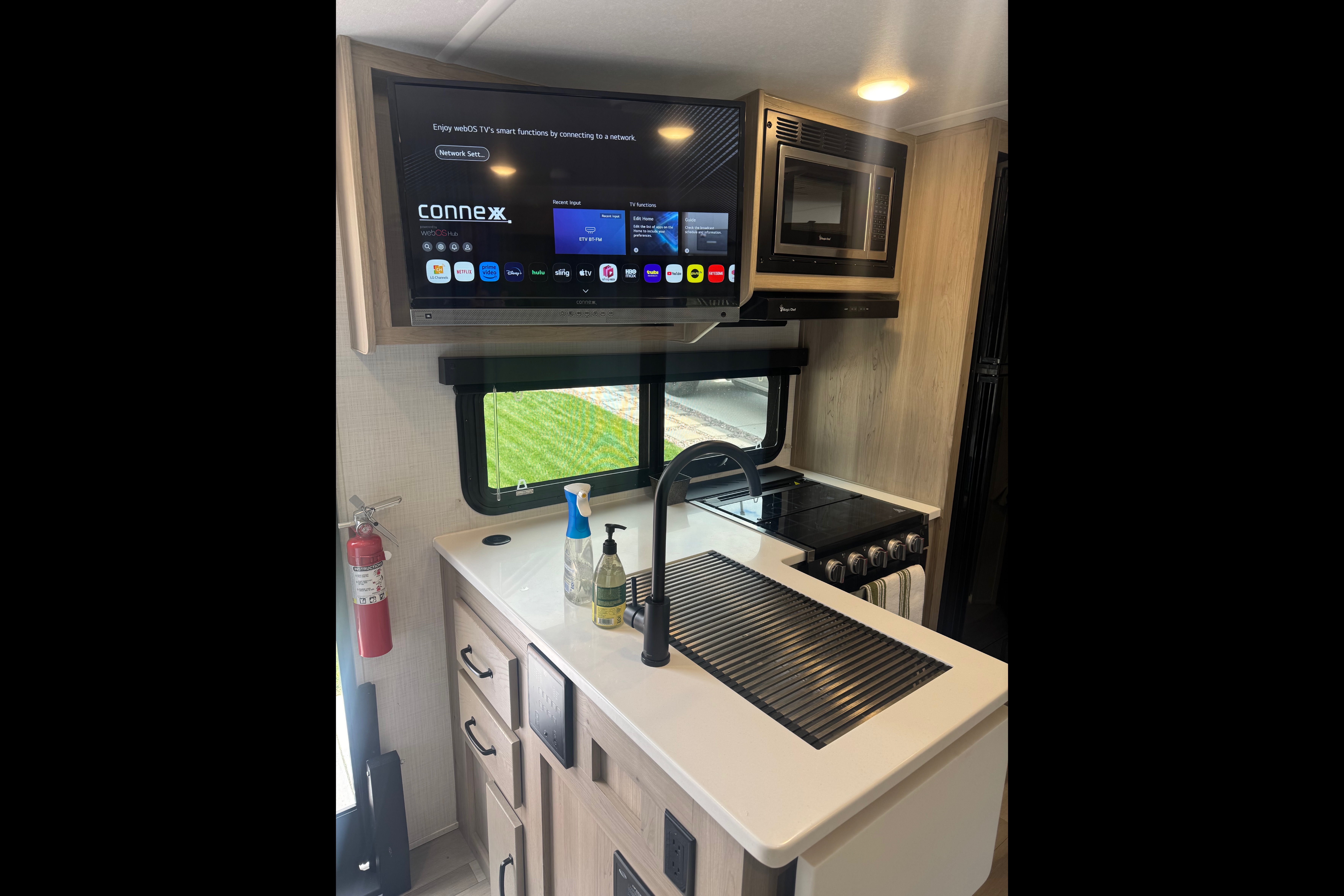 Like New Family Bunkhouse. Solar, Big Battery, Outdoor Grill & Free Extra