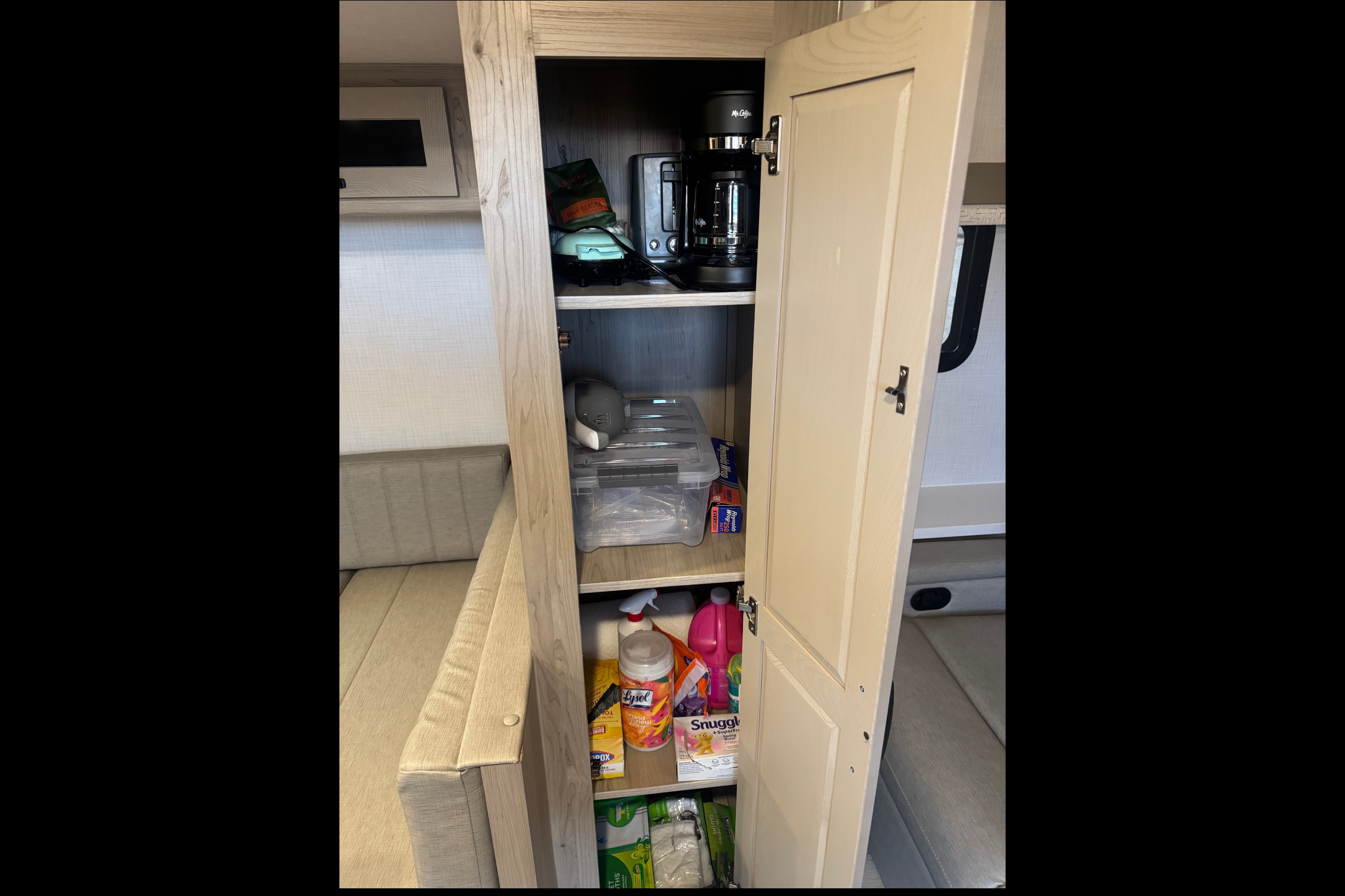 Like New Family Bunkhouse. Solar, Big Battery, Outdoor Grill & Free Extra