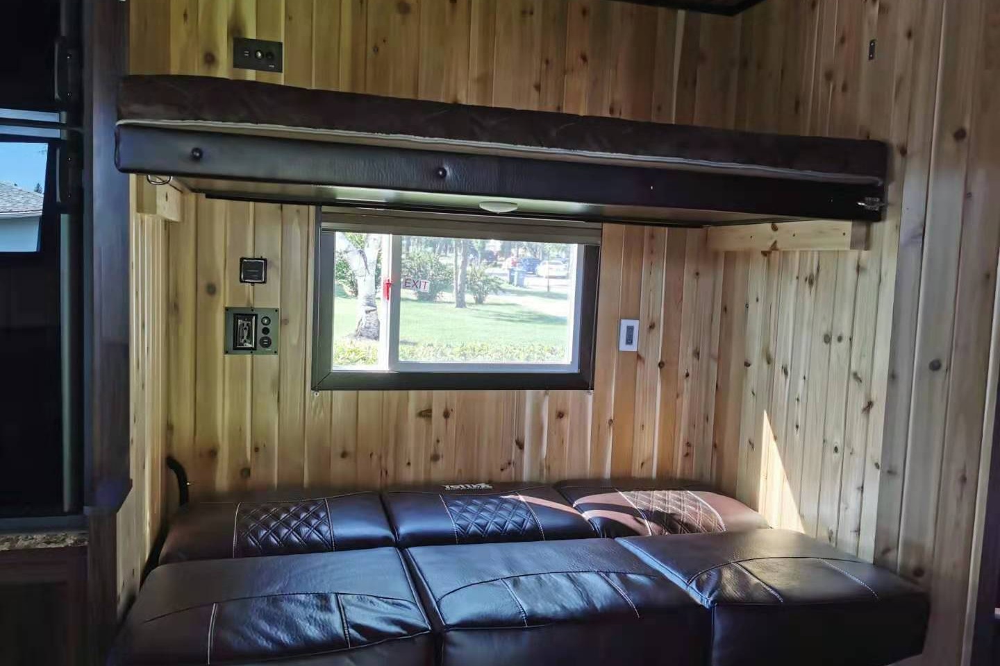 Yetti sleeps 7-10· Four-Season House + Starlink · Delivery from Calgary