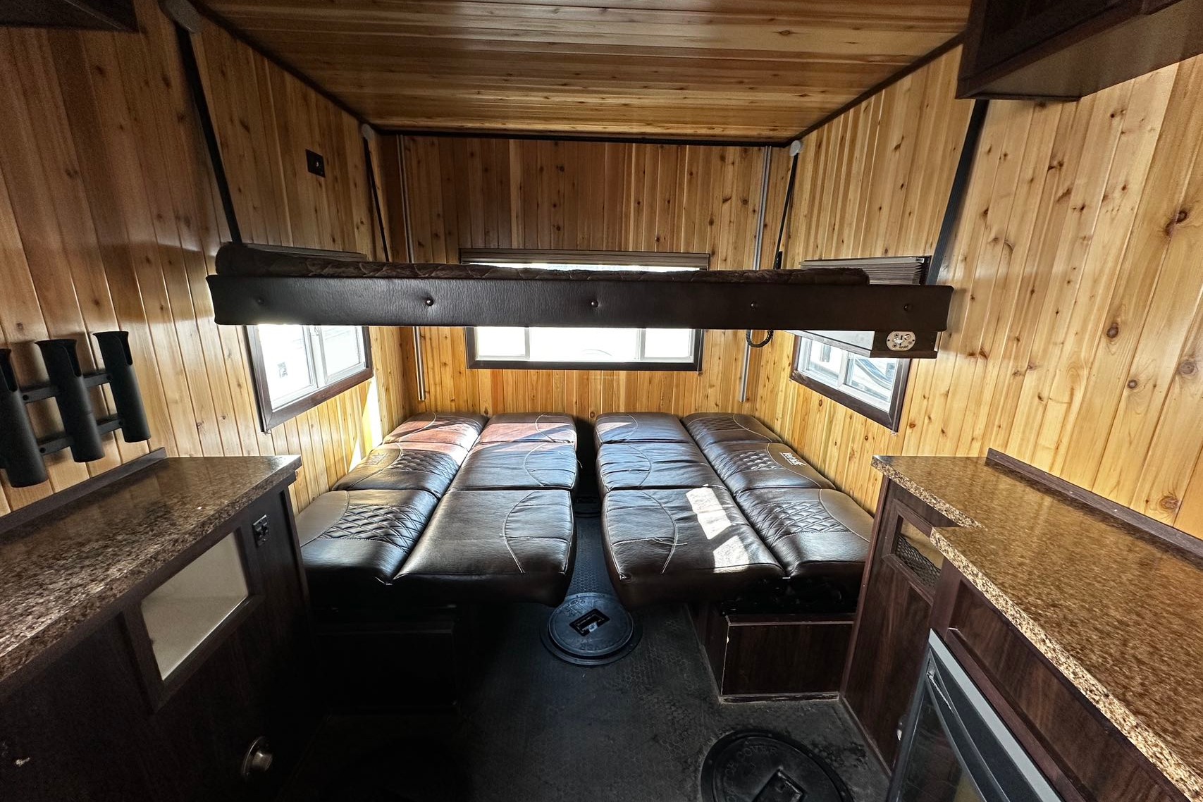 Yetti sleeps 7-10· Four-Season House + Starlink · Delivery from Calgary