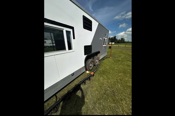 Yetti sleeps 7-10· Four-Season House + Starlink · Delivery from Calgary